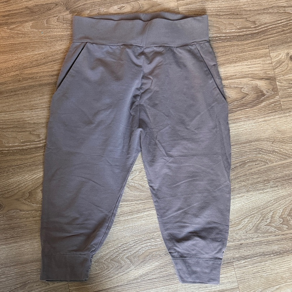 Alice + Olivia Cozy Taupe Leggings Pants Size: XS